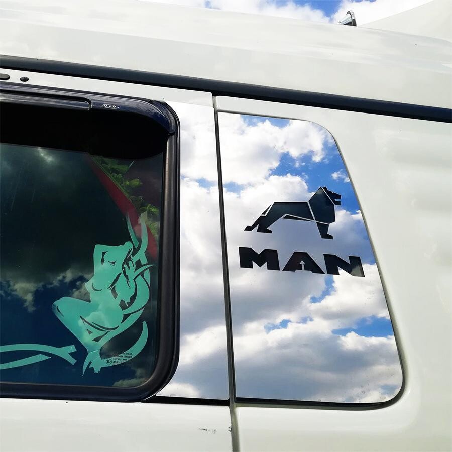 Накладка на кабину спальник- дверь MAN TGA, TGX,TGL Накладка на кабину спальник- дверь MAN TGA, TGX,TGL