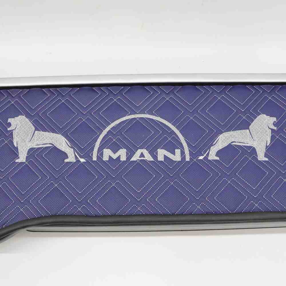 Полка кабины длинная MAN TGX; синяя перфорация  с вышивкой; ST - Экокожа стёжка; вся в коже