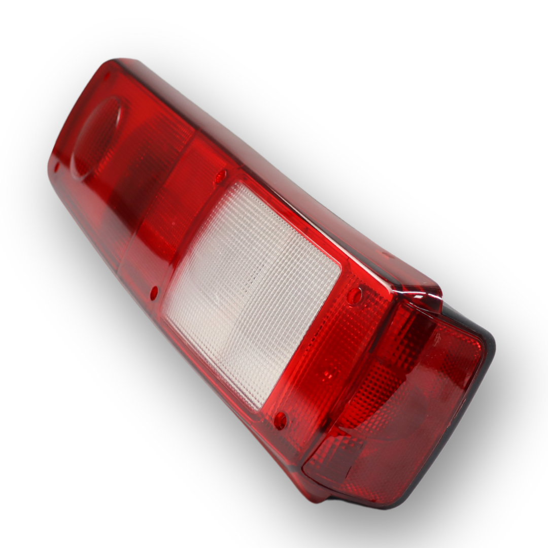 Фонарь задний RENAULT PREMIUM I / II - MAGNUM - KERAX (2006→) \прав.\с боковым разъемом AMP Фонарь задний RENAULT PREMIUM I / II - MAGNUM - KERAX (2006→) \прав.\с боковым разъемом AMP