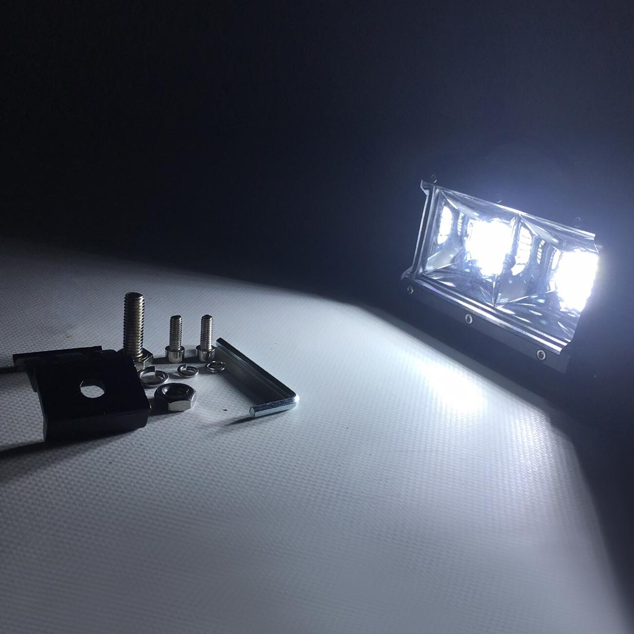 Фара универсальная диодная LED 24V (32 диода 96W белый свет прямоугольная-129*80*65)