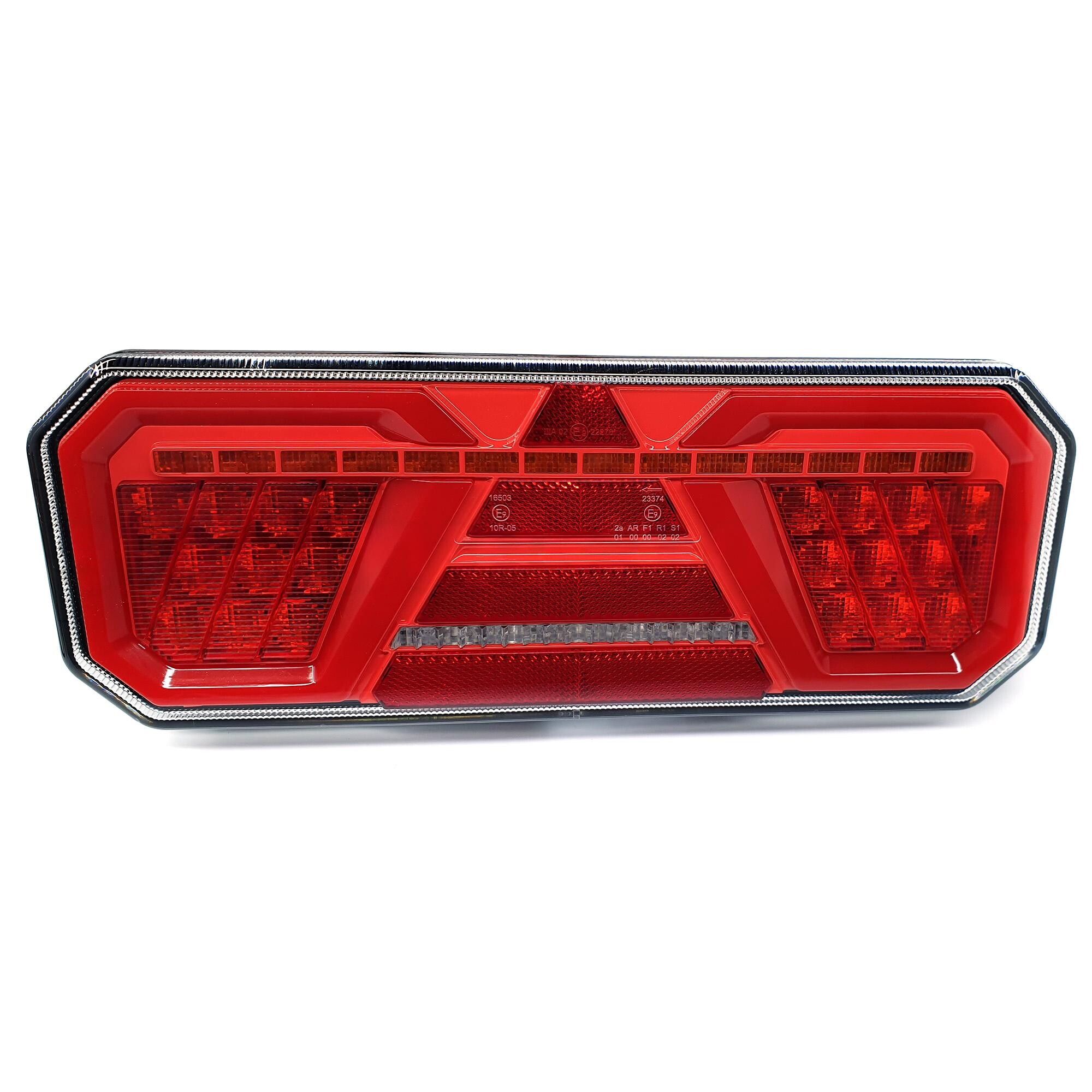 Фонарь задний FERZE 350х131х35 \лев.\ бег.указ.поворота , каб. Фонарь задний FERZE 350х131х35 \лев.\ бег.указ.поворота , каб.