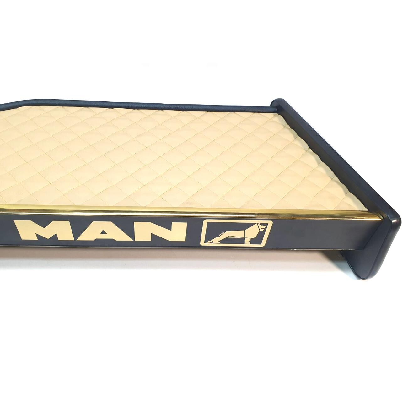 Полка кабины длинная MAN TGX бежевая\ST- Экокожа стёжка\ Полка кабины длинная MAN TGX бежевая\ST- Экокожа стёжка\