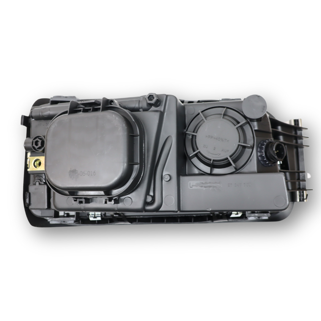 Фара MAN TGA, TGL,TGM, TGS (2000-...) с уплотнителем, левая (TANGDE) Фара MAN TGA, TGL,TGM, TGS (2000-...) с уплотнителем, левая (TANGDE)