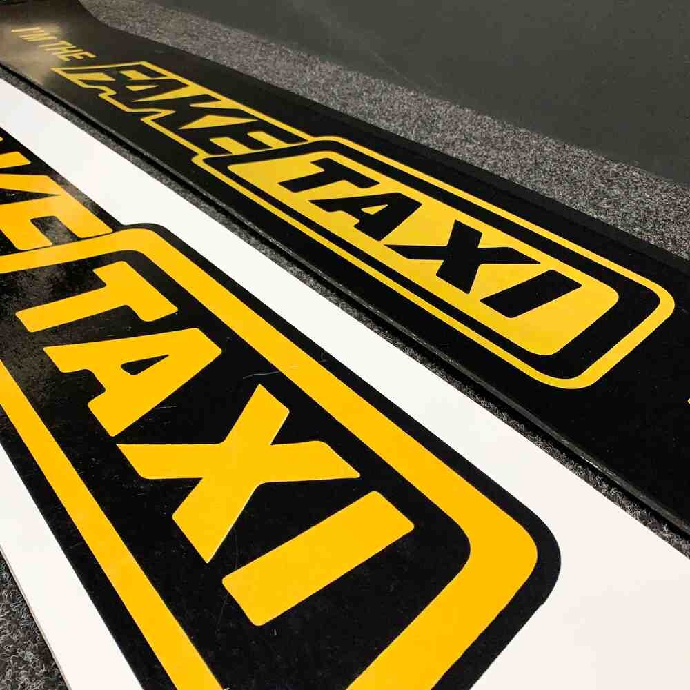 Брызговик с накаткой "метла" I am the FAKE TAXI driver